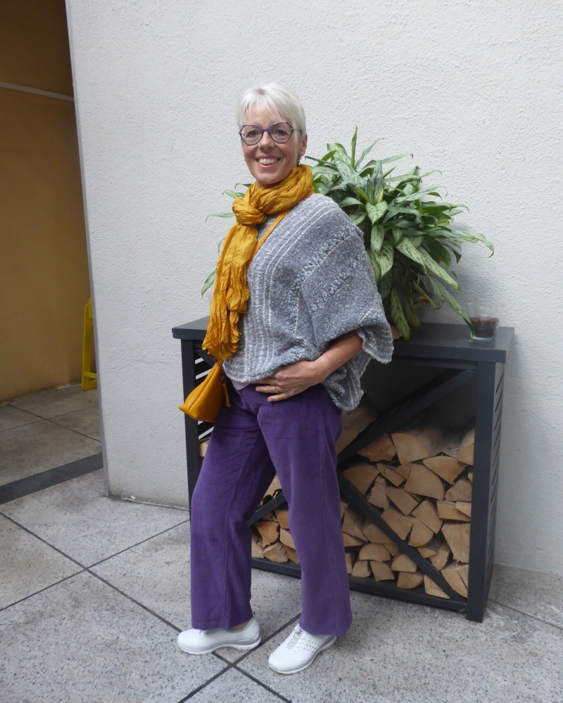 Hose-Madness-Poncho-Milhua-Schal-Respecca-scaled